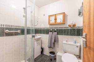 Shower room- click for photo gallery